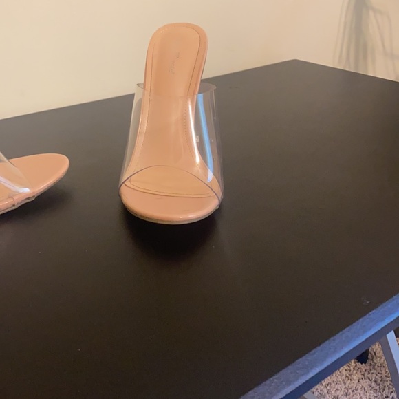 Very comfortable and goes with almost everything. - Picture 2 of 7